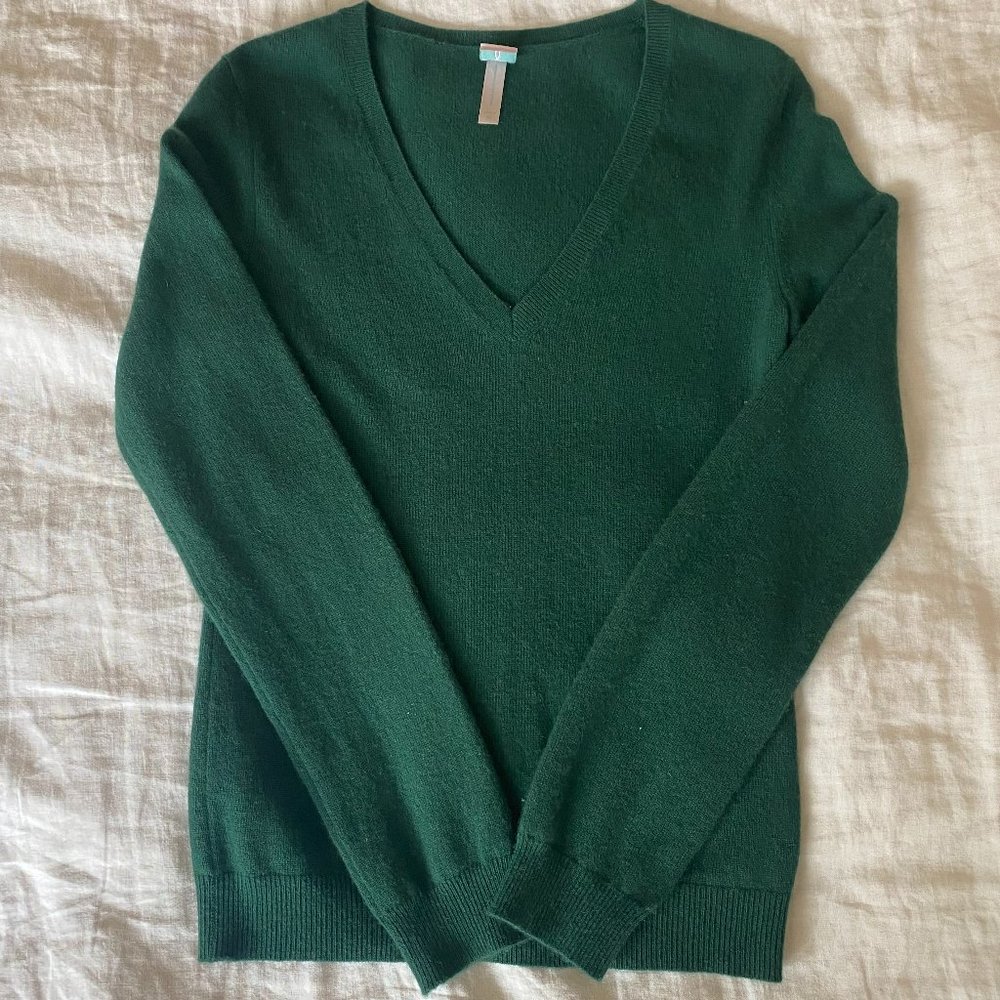 Aqua 100% Cashmere V Neck Sweater